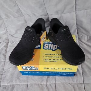 Skechers NWT Virtue Black/Rhinestone Slip-In Sneakers for Women size 6.5 wide